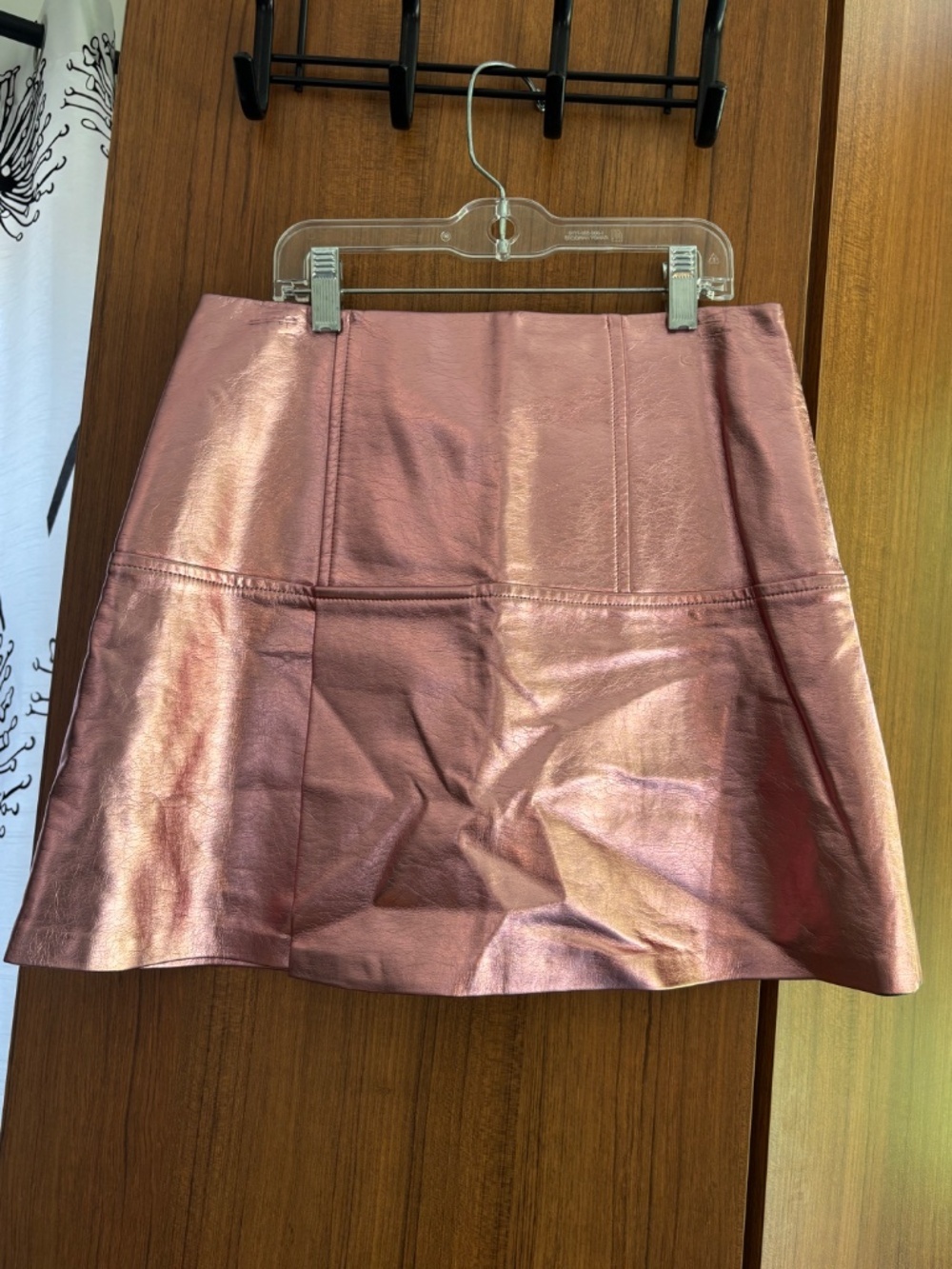 GUESS NWT Metallic Rose Gold Faux Leather Mini Skirt Size 4 - Picture 3 of 10